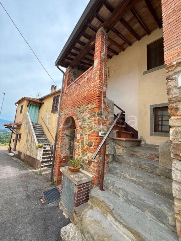 casa indipendente in vendita a Laterina Pergine Valdarno in zona Ponticino