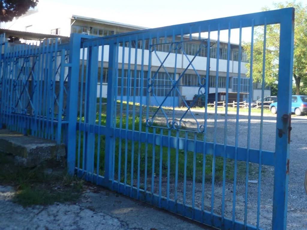 locale commerciale in vendita ad Abbadia San Salvatore