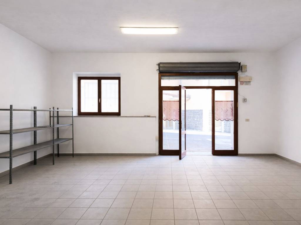 negozio in vendita ad Abbadia San Salvatore