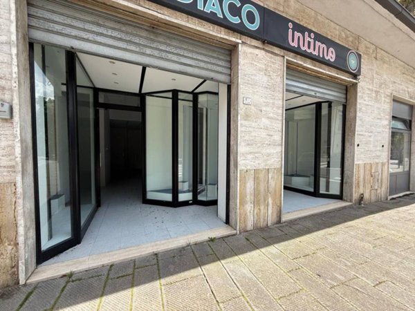 negozio in vendita ad Abbadia San Salvatore