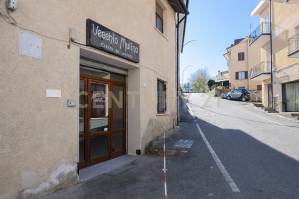 locale commerciale in vendita ad Abbadia San Salvatore