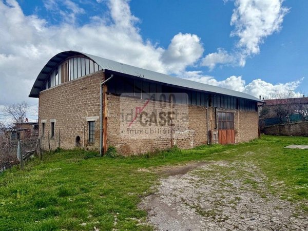 locale commerciale in vendita ad Abbadia San Salvatore in zona Zaccaria