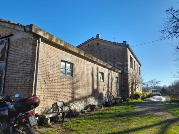 casa indipendente in vendita ad Asciano in zona Arbia
