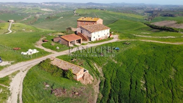 locale di sgombero in vendita ad Asciano