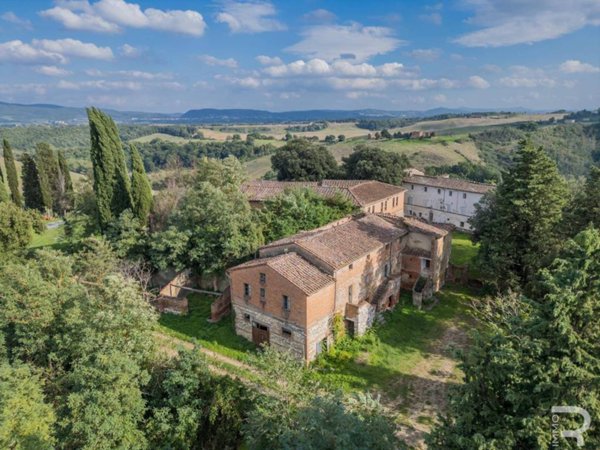 casa indipendente in vendita ad Asciano in zona Torre a Castello