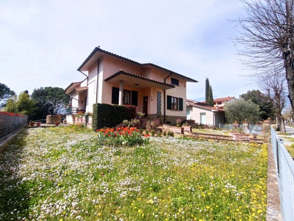 casa indipendente in vendita ad Asciano