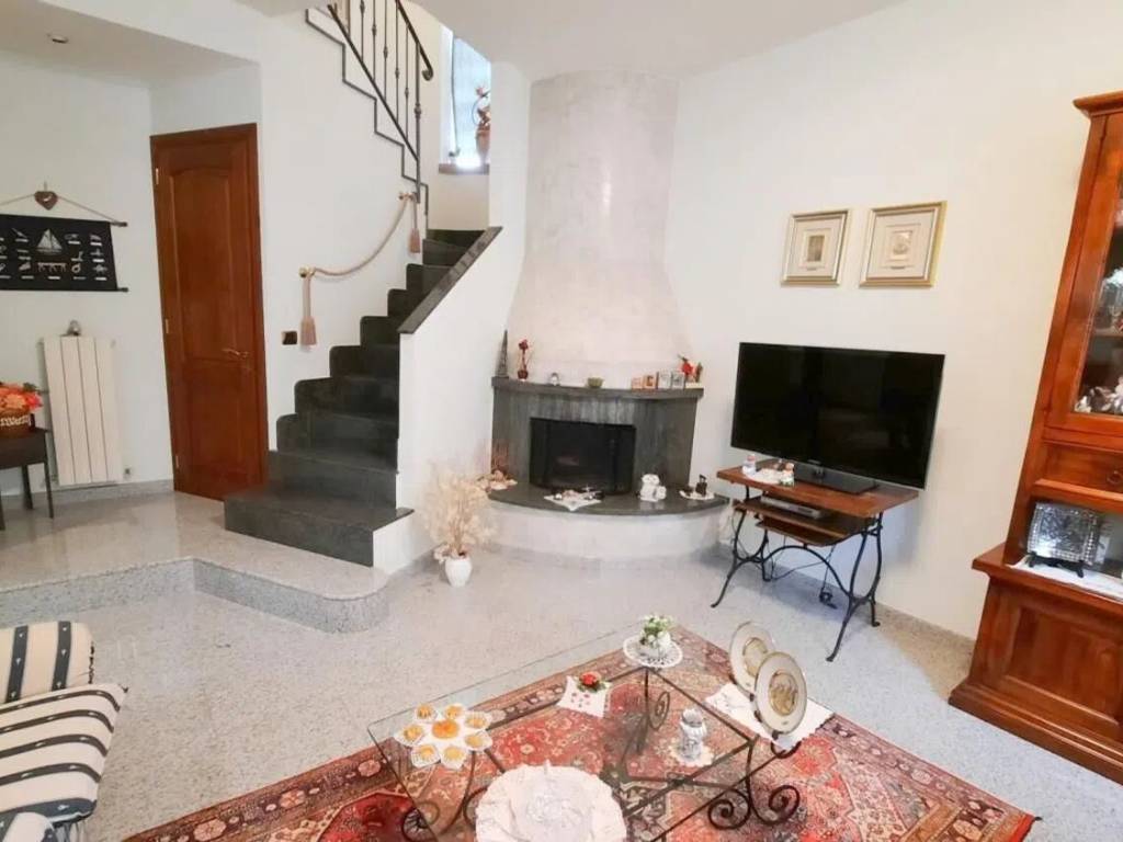 casa indipendente in vendita ad Asciano