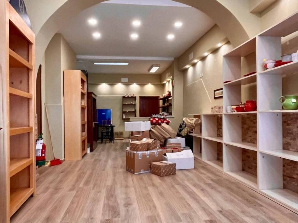 negozio in vendita ad Asciano