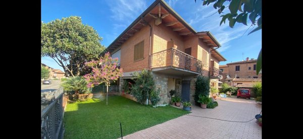 casa indipendente in vendita ad Asciano in zona Arbia