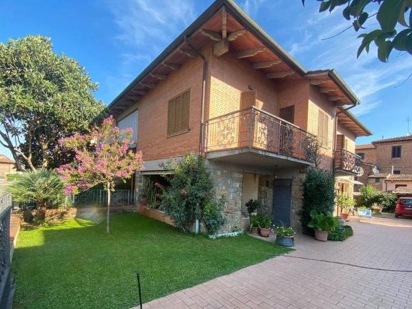 casa indipendente in vendita ad Asciano in zona Arbia