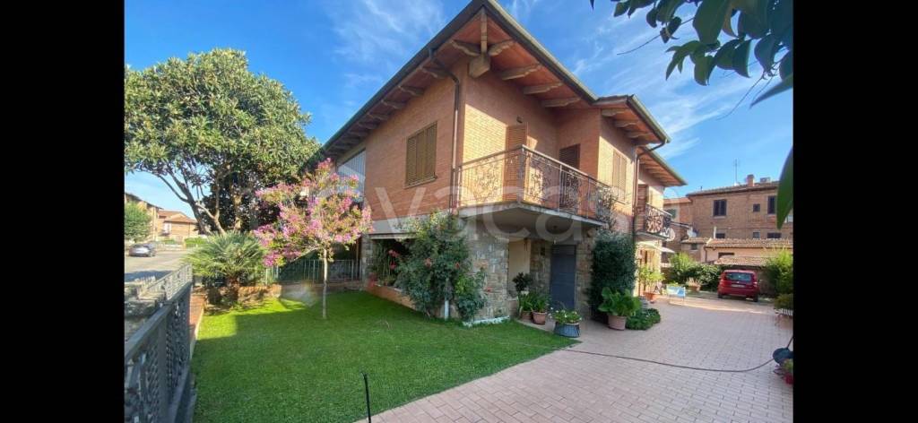 casa indipendente in vendita ad Asciano in zona Arbia