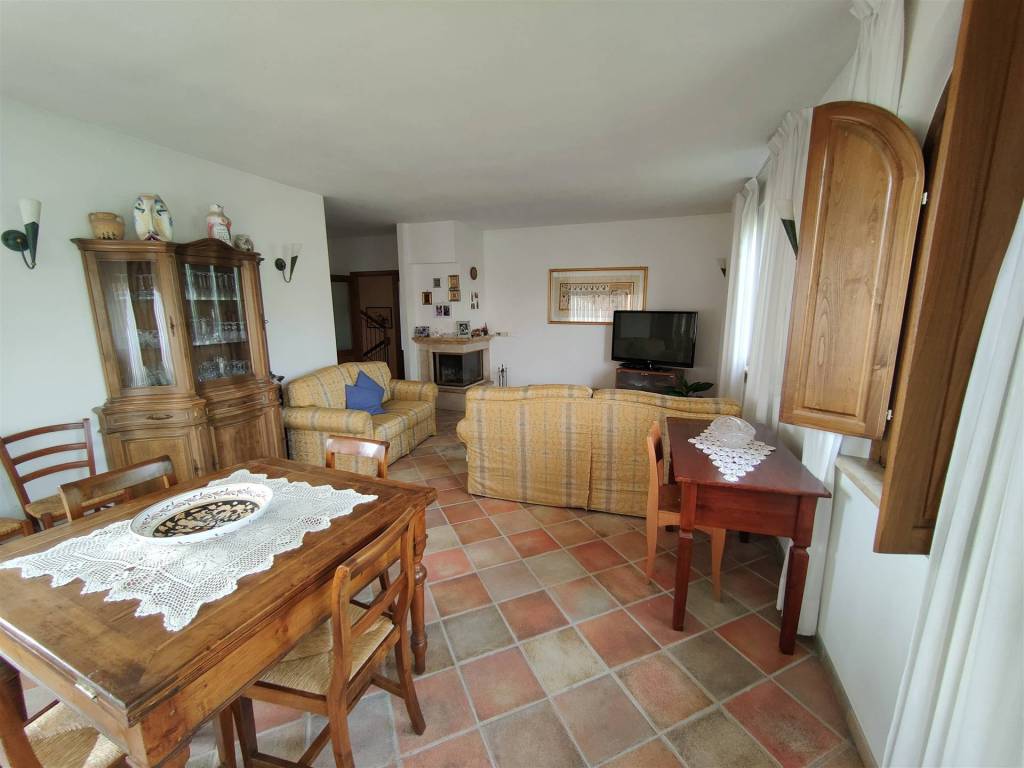 casa indipendente in vendita ad Asciano in zona Arbia