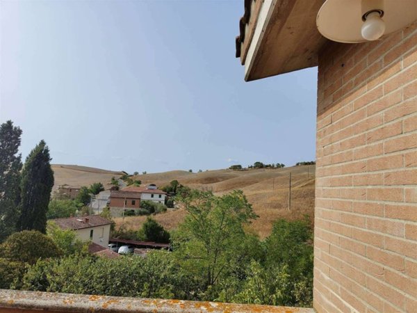 casa indipendente in vendita ad Asciano in zona Arbia