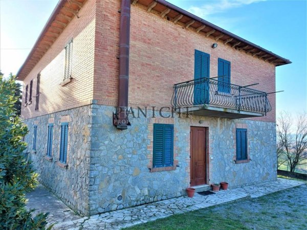 casa indipendente in vendita ad Asciano in zona Arbia