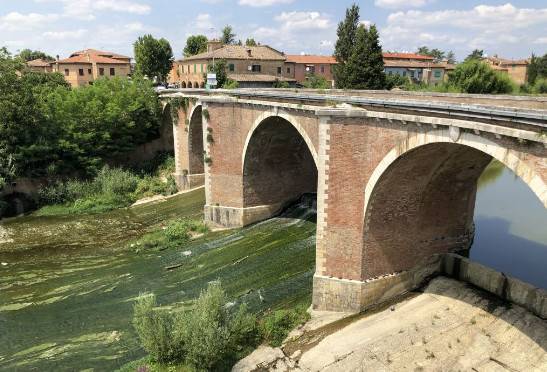 casa indipendente in vendita ad Asciano in zona Arbia