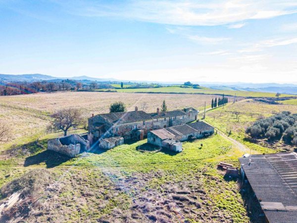 casa indipendente in vendita ad Asciano in zona Torre a Castello