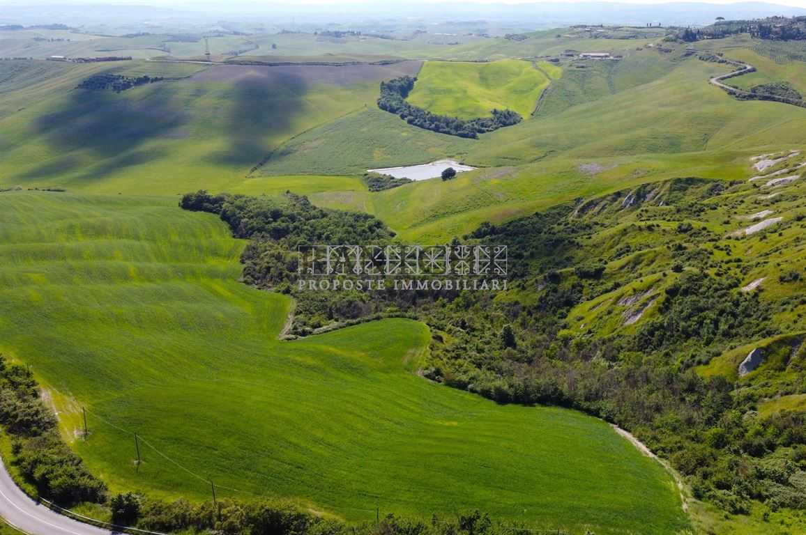 locale di sgombero in vendita ad Asciano