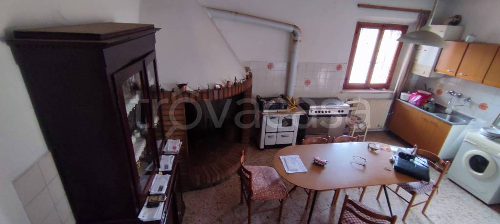 appartamento in vendita ad Asciano in zona Arbia