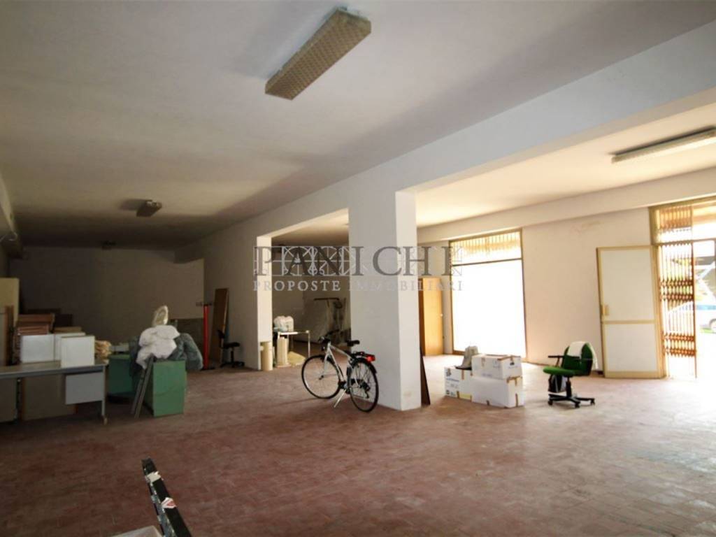 locale commerciale in vendita ad Asciano