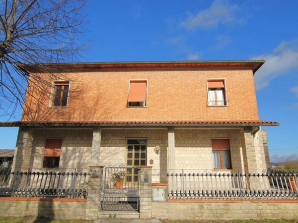 casa indipendente in vendita ad Asciano