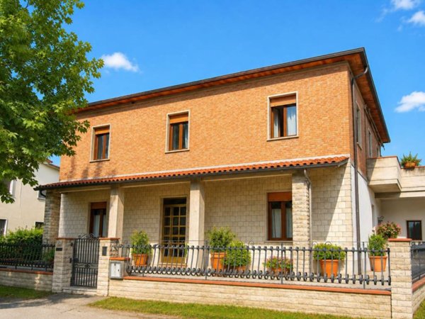 casa indipendente in vendita ad Asciano