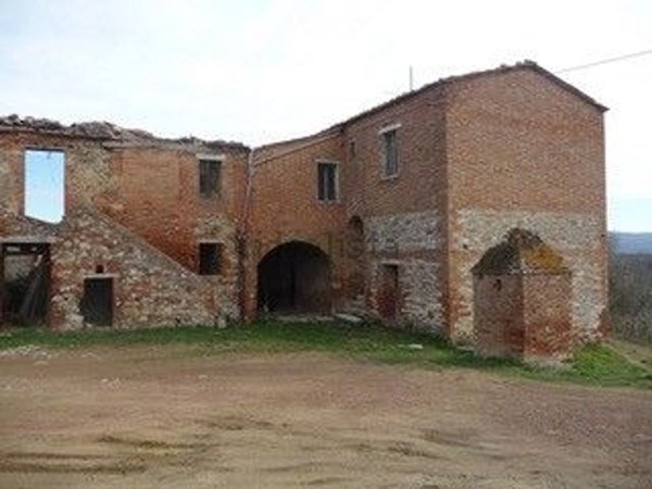 casale in vendita ad Asciano