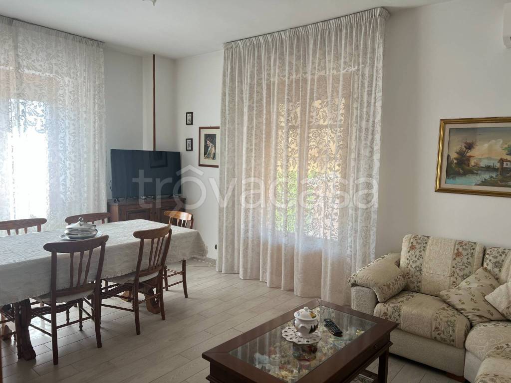casa indipendente in vendita ad Asciano