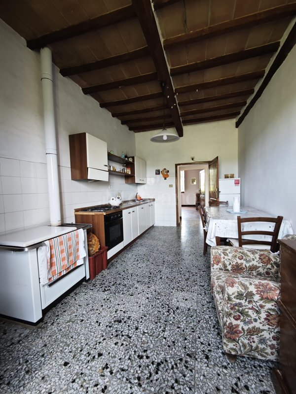 casa indipendente in vendita ad Asciano in zona Chiusure