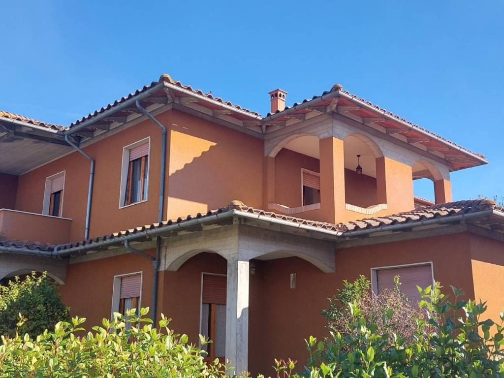 casa indipendente in vendita ad Asciano