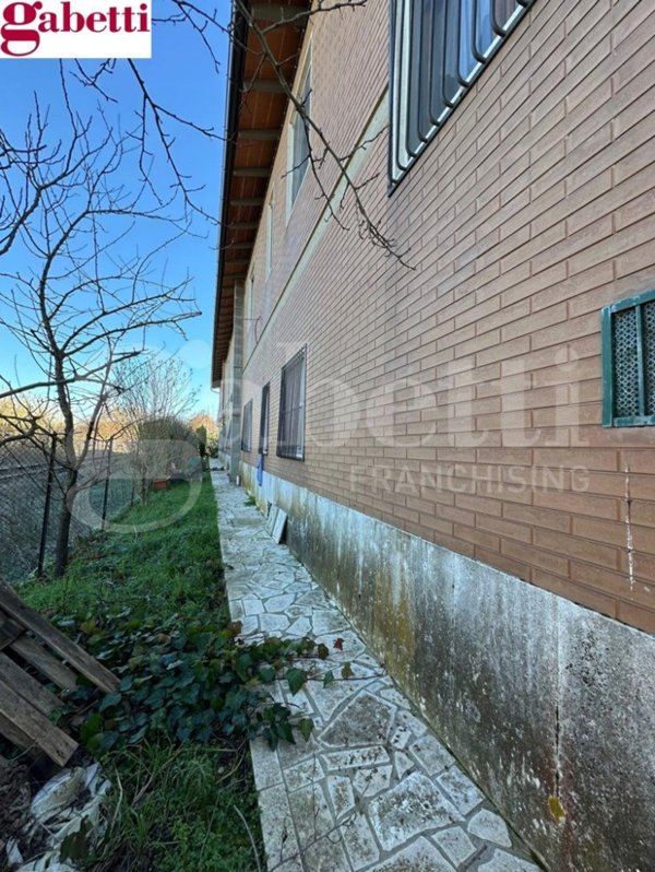 appartamento in vendita ad Asciano in zona Arbia