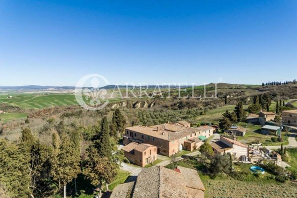 casa indipendente in vendita ad Asciano in zona Chiusure