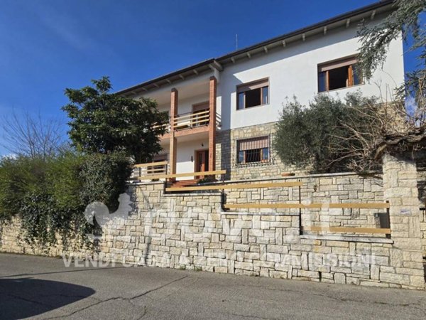 casa indipendente in vendita ad Asciano