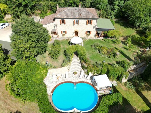 casa indipendente in vendita ad Asciano