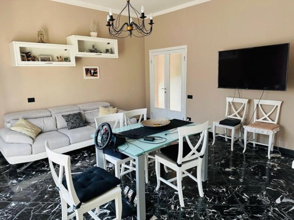 casa indipendente in vendita ad Asciano in zona Arbia