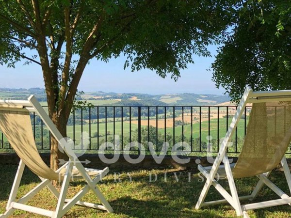 villa in vendita ad Asciano