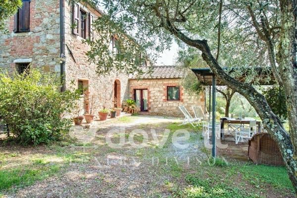 villa in vendita ad Asciano