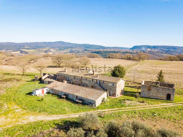 casale in vendita ad Asciano