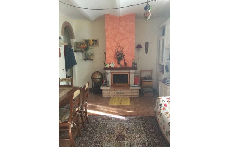 casa indipendente in vendita ad Asciano in zona Arbia
