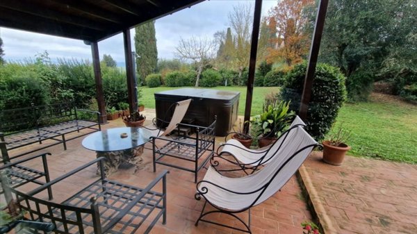 casa indipendente in vendita ad Asciano