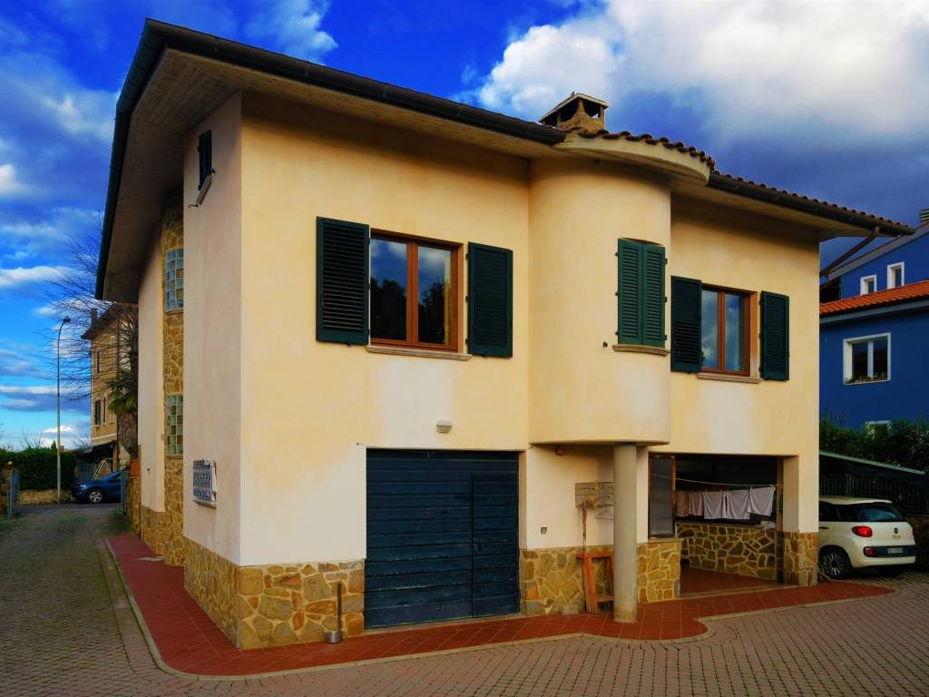 casa indipendente in vendita ad Asciano