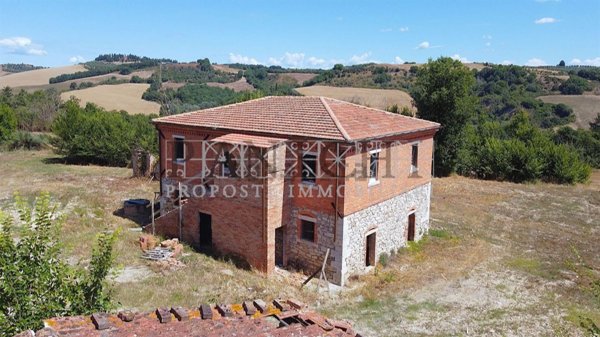 casale in vendita ad Asciano