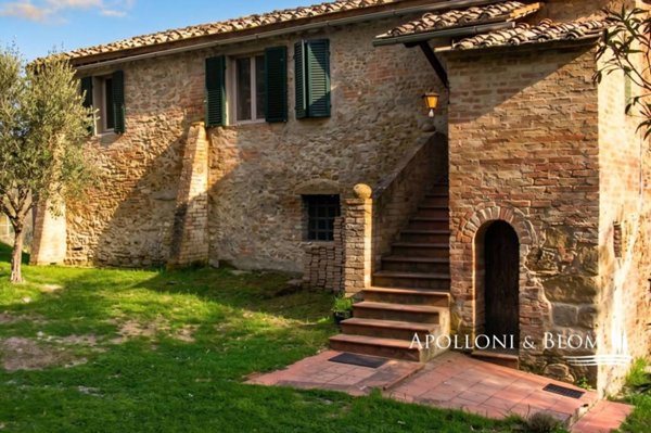 casa indipendente in vendita ad Asciano in zona Chiusure
