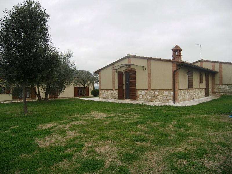 casa indipendente in vendita ad Asciano