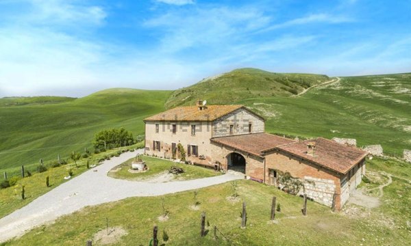 casale in vendita ad Asciano