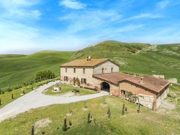 casale in vendita ad Asciano