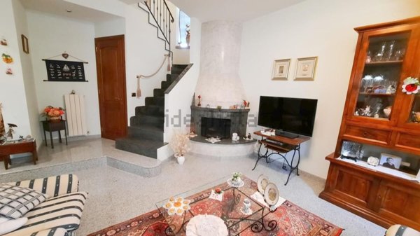 casa indipendente in vendita ad Asciano