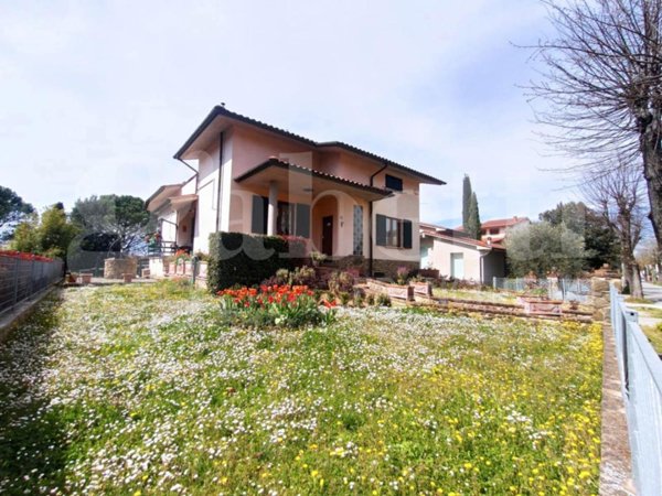 casa indipendente in vendita ad Asciano