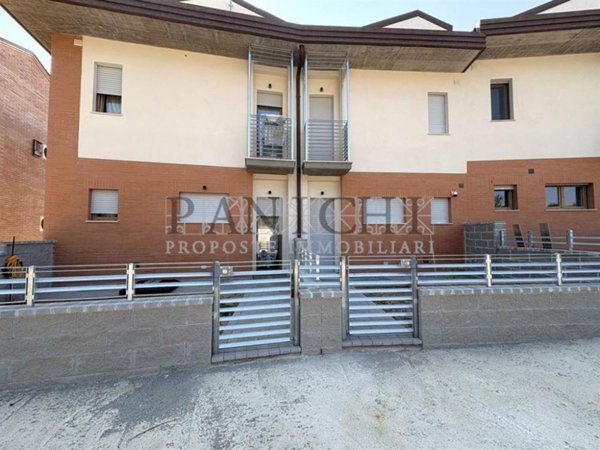 casa indipendente in vendita ad Asciano in zona Arbia