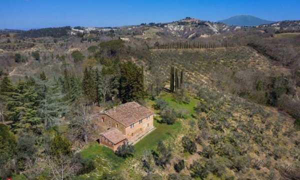 casale in vendita ad Asciano