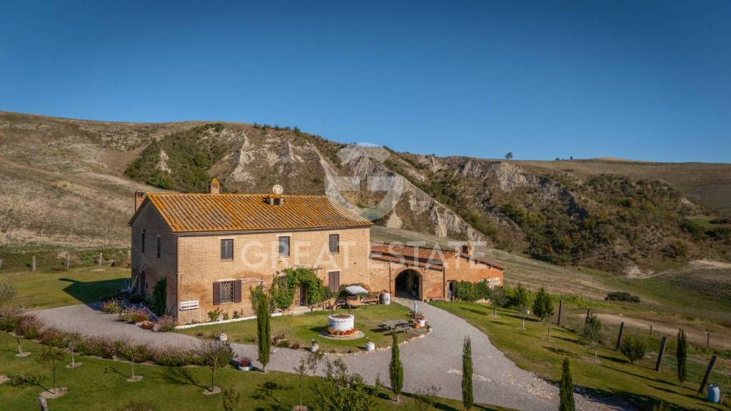 casa indipendente in vendita ad Asciano in zona Arbia